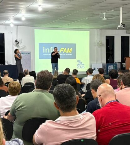 Em convenção, FAM protocola pedido para Centro Universitário